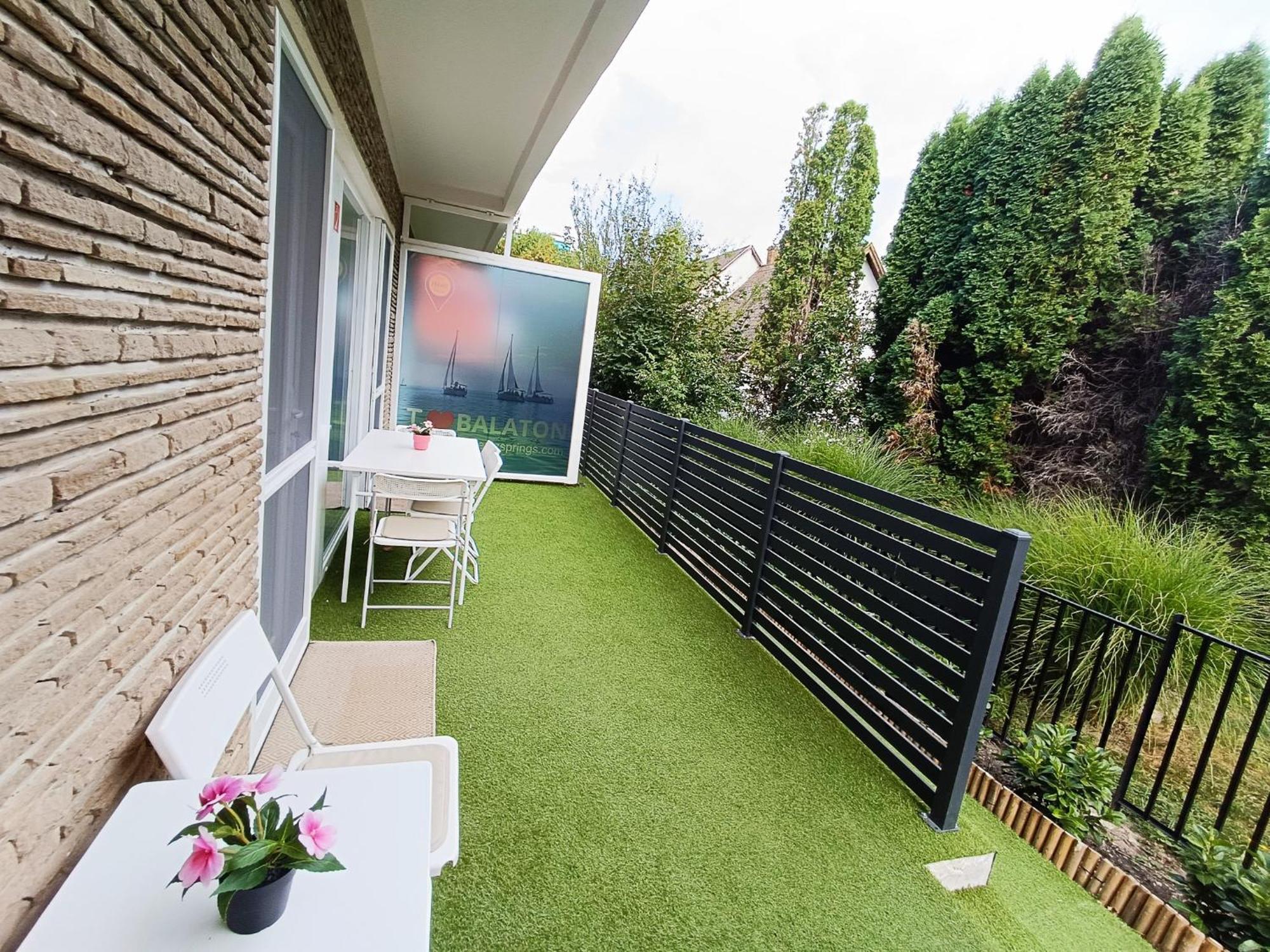 ****Heviz Springs Apartments Экстерьер фото