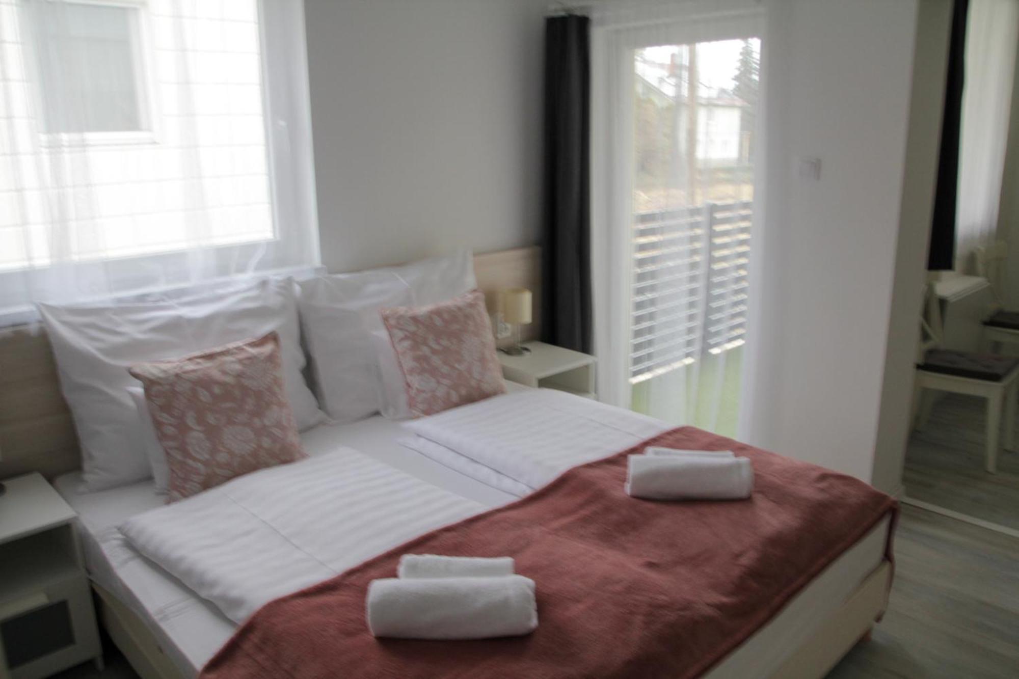 ****Heviz Springs Apartments Экстерьер фото