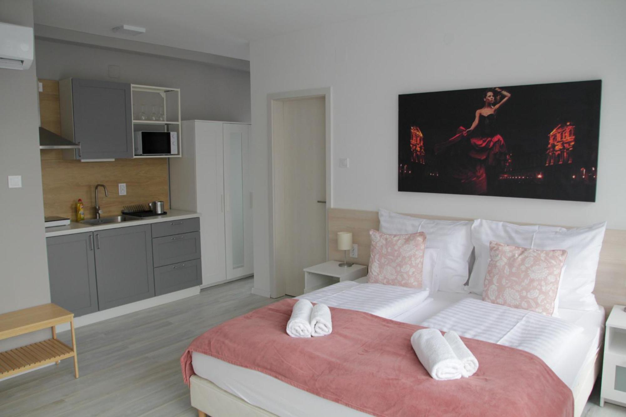 ****Heviz Springs Apartments Экстерьер фото