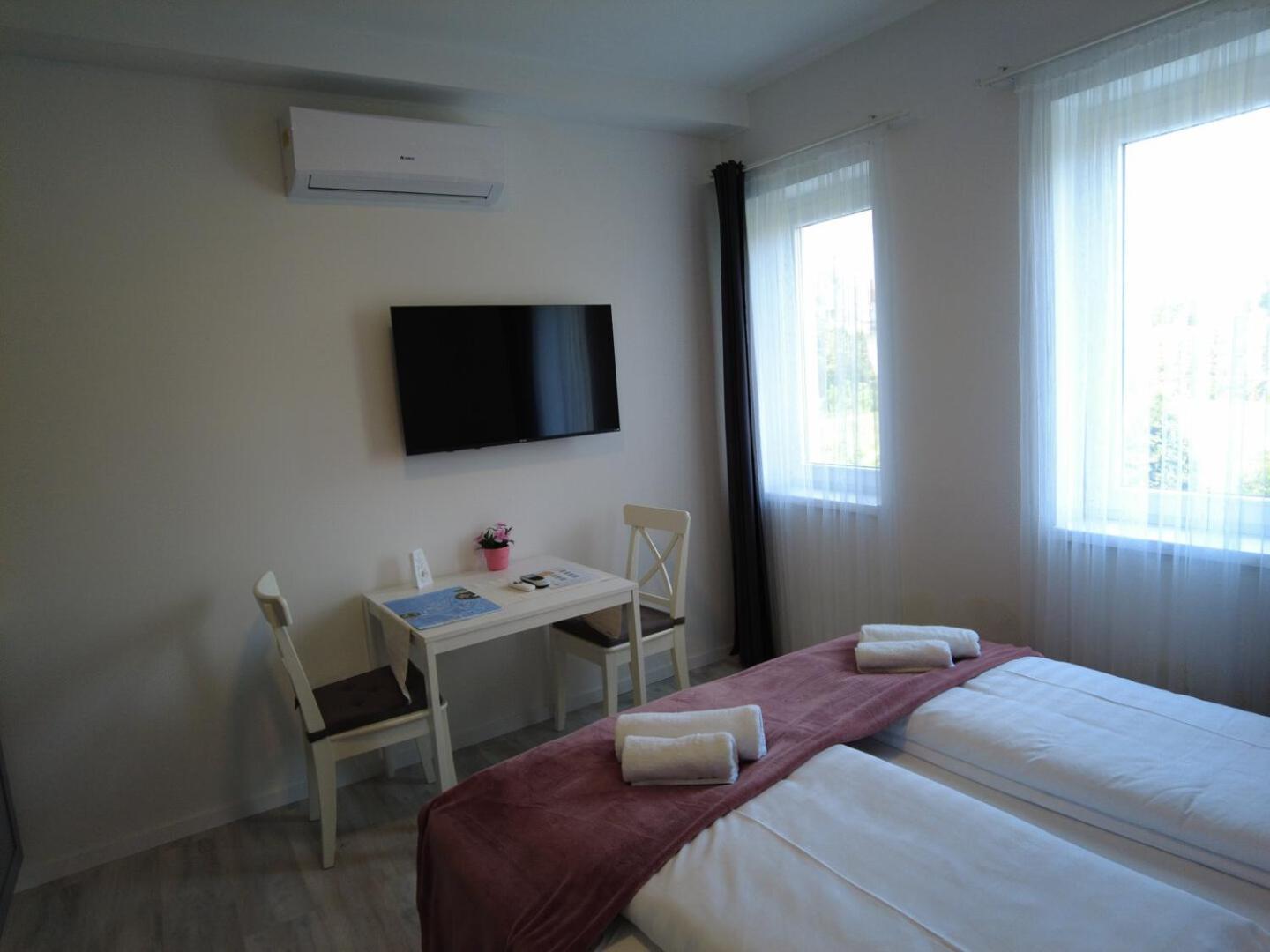 ****Heviz Springs Apartments Экстерьер фото